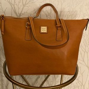 Dooney & Bourke shoulder bag.